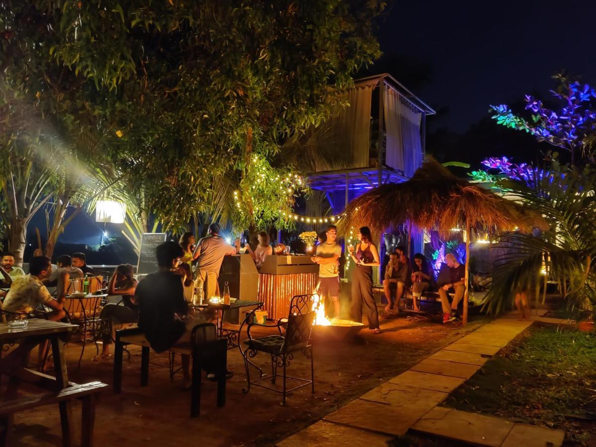 Wonderland Hostel Anjuna Ngoại thất bức ảnh