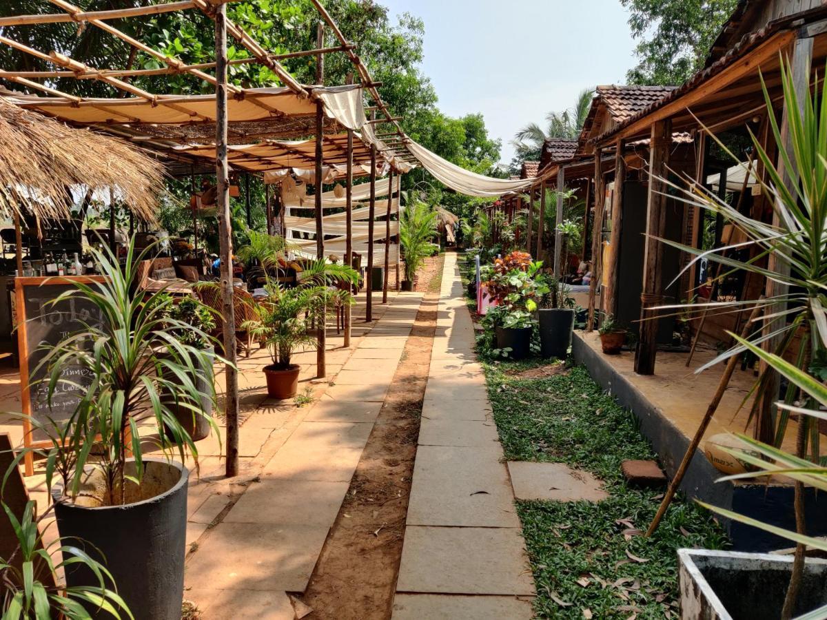 Wonderland Hostel Anjuna Ngoại thất bức ảnh