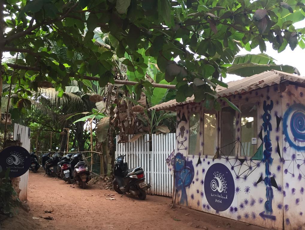 Wonderland Hostel Anjuna Ngoại thất bức ảnh