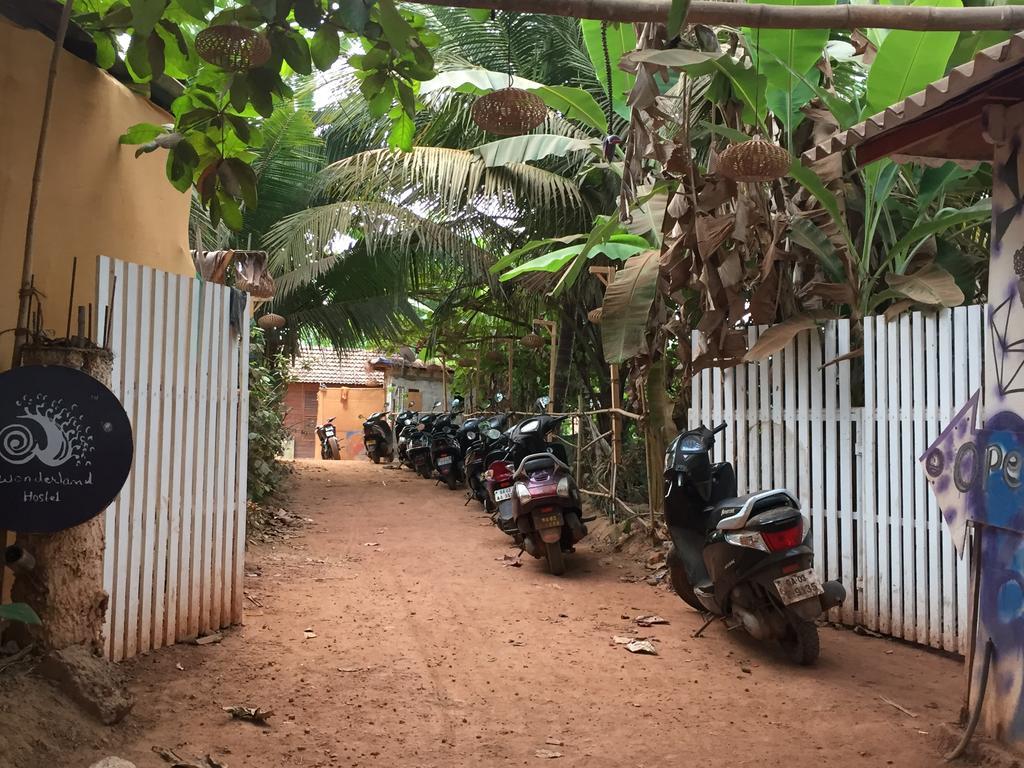 Wonderland Hostel Anjuna Ngoại thất bức ảnh