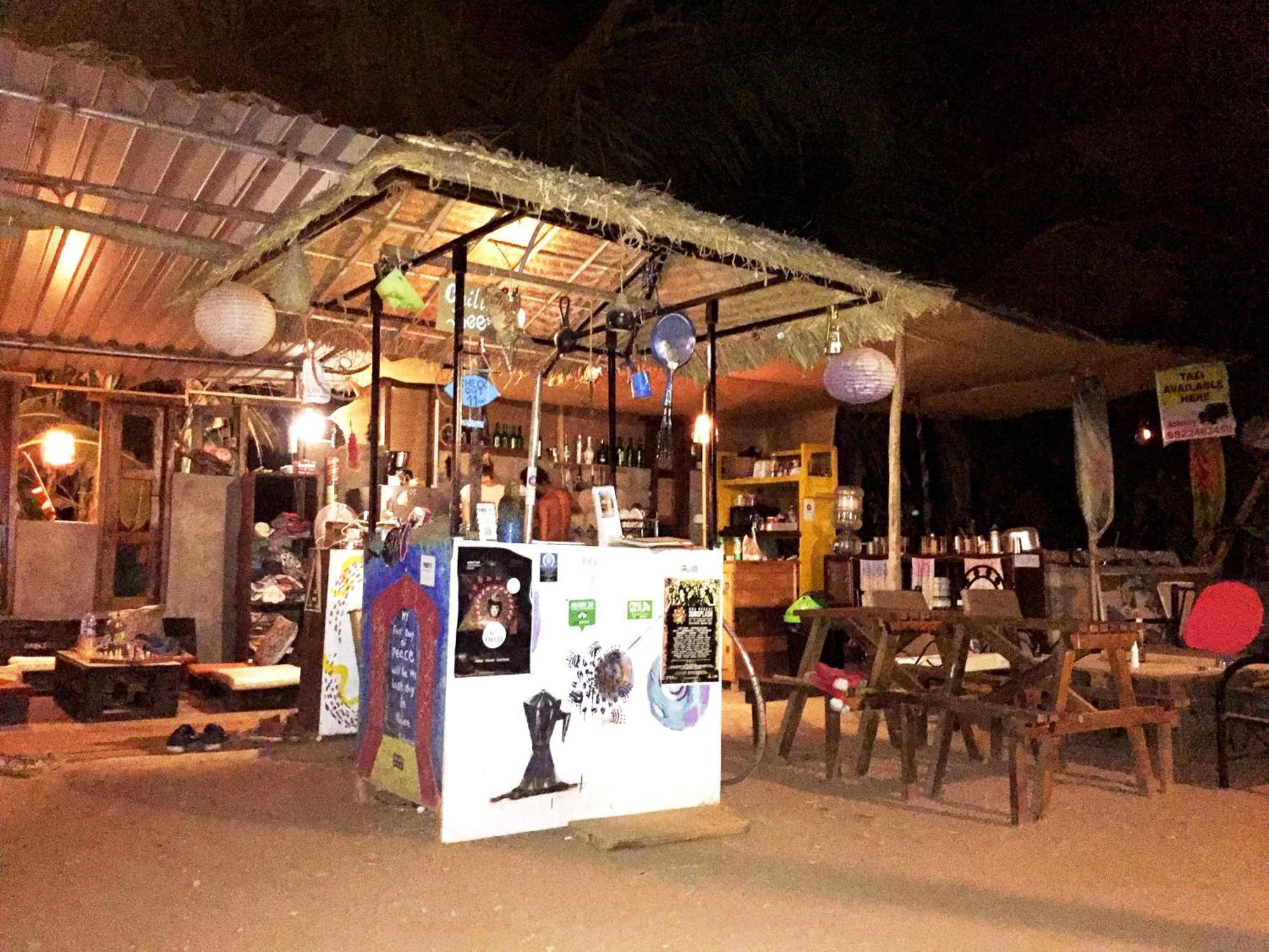 Wonderland Hostel Anjuna Ngoại thất bức ảnh