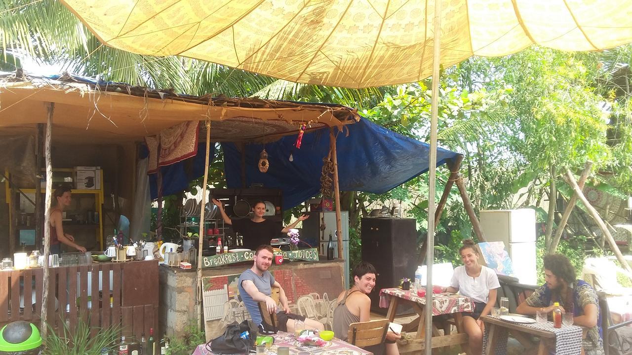 Wonderland Hostel Anjuna Ngoại thất bức ảnh