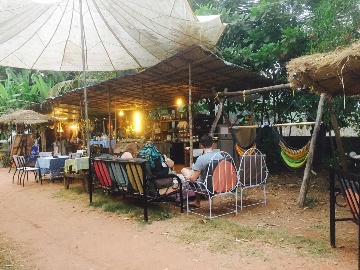 Wonderland Hostel Anjuna Ngoại thất bức ảnh