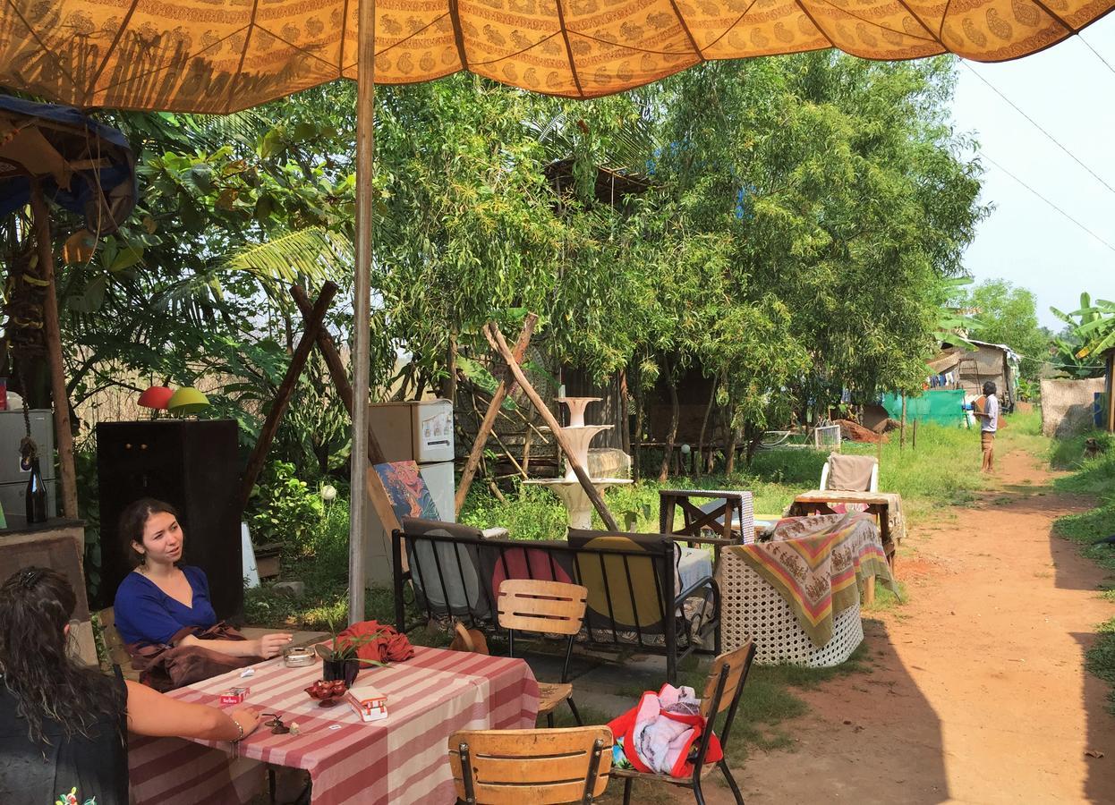 Wonderland Hostel Anjuna Ngoại thất bức ảnh