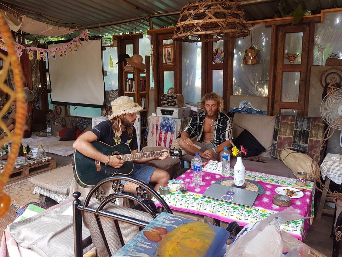 Wonderland Hostel Anjuna Ngoại thất bức ảnh
