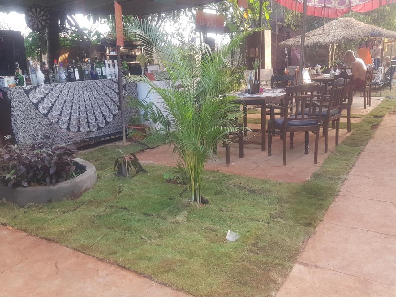 Wonderland Hostel Anjuna Ngoại thất bức ảnh